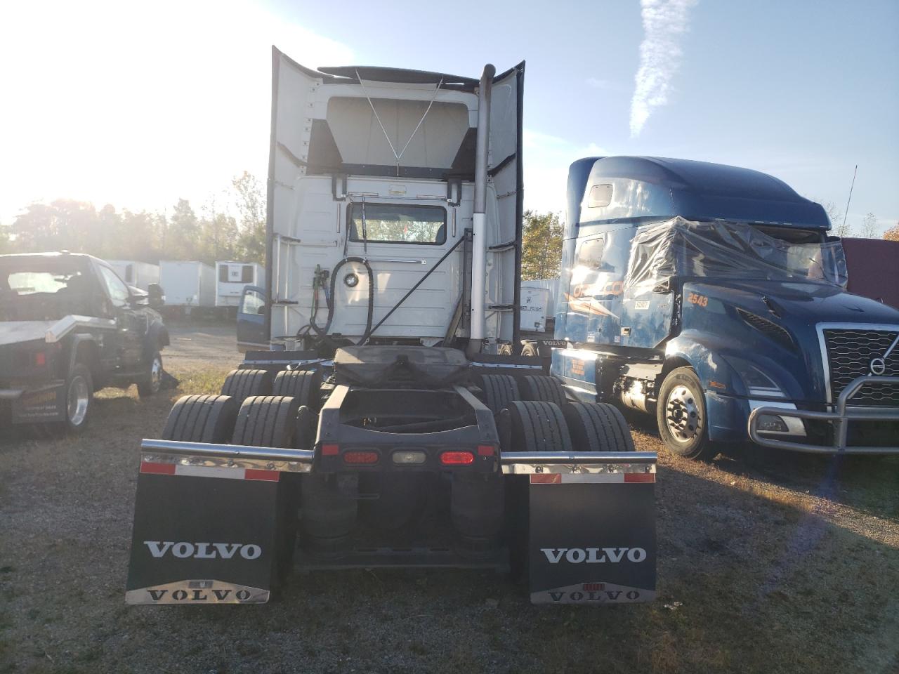 4V4NC9EGXFN908737 2015 Volvo Vn Vnl