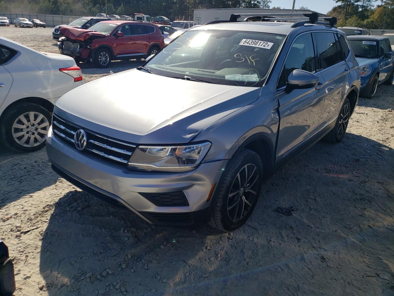 3VV3B7AX3LM077198 2020 Volkswagen Tiguan Se