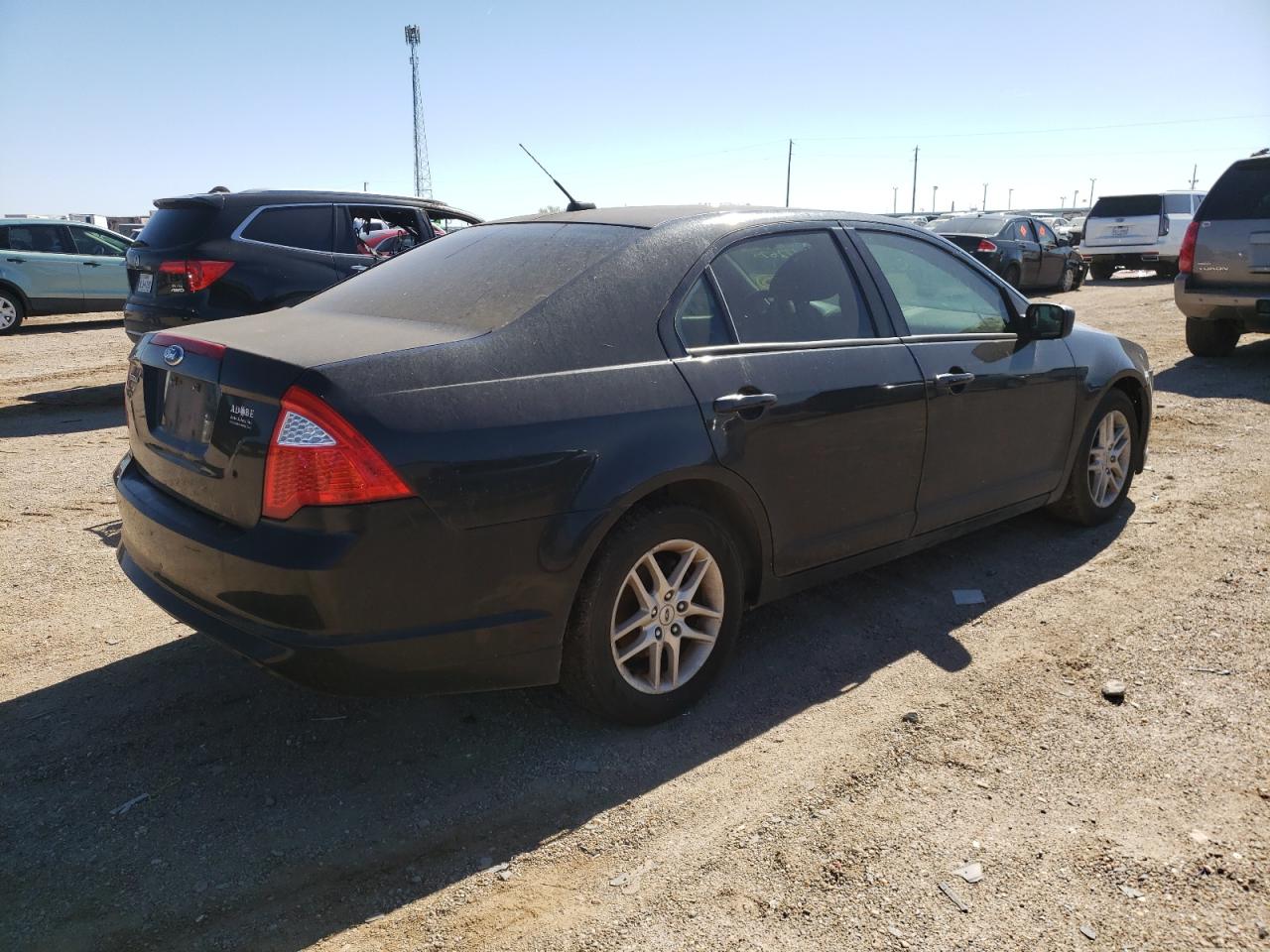 2011 Ford Fusion S VIN: 3FAHP0GA5BR172675 Lot: 64080102