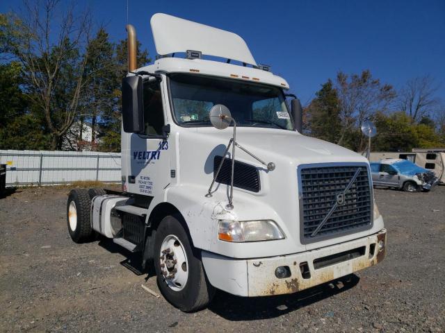 Salvage trucks for sale at Pennsburg, PA auction: 2014 Volvo VN VNM