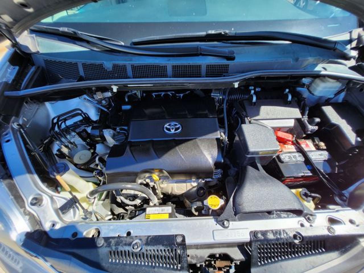 5TDDK3DCXBS014988 2011 Toyota Sienna Xle