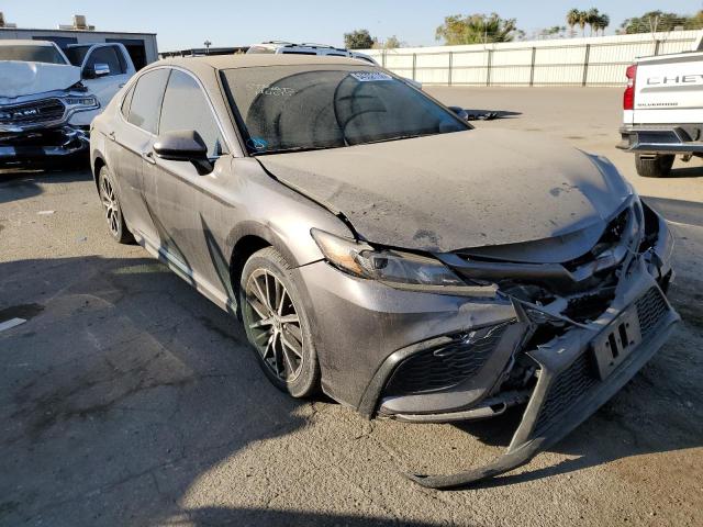 Salvage cars for sale from Copart Bakersfield, CA: 2021 Toyota Camry SE