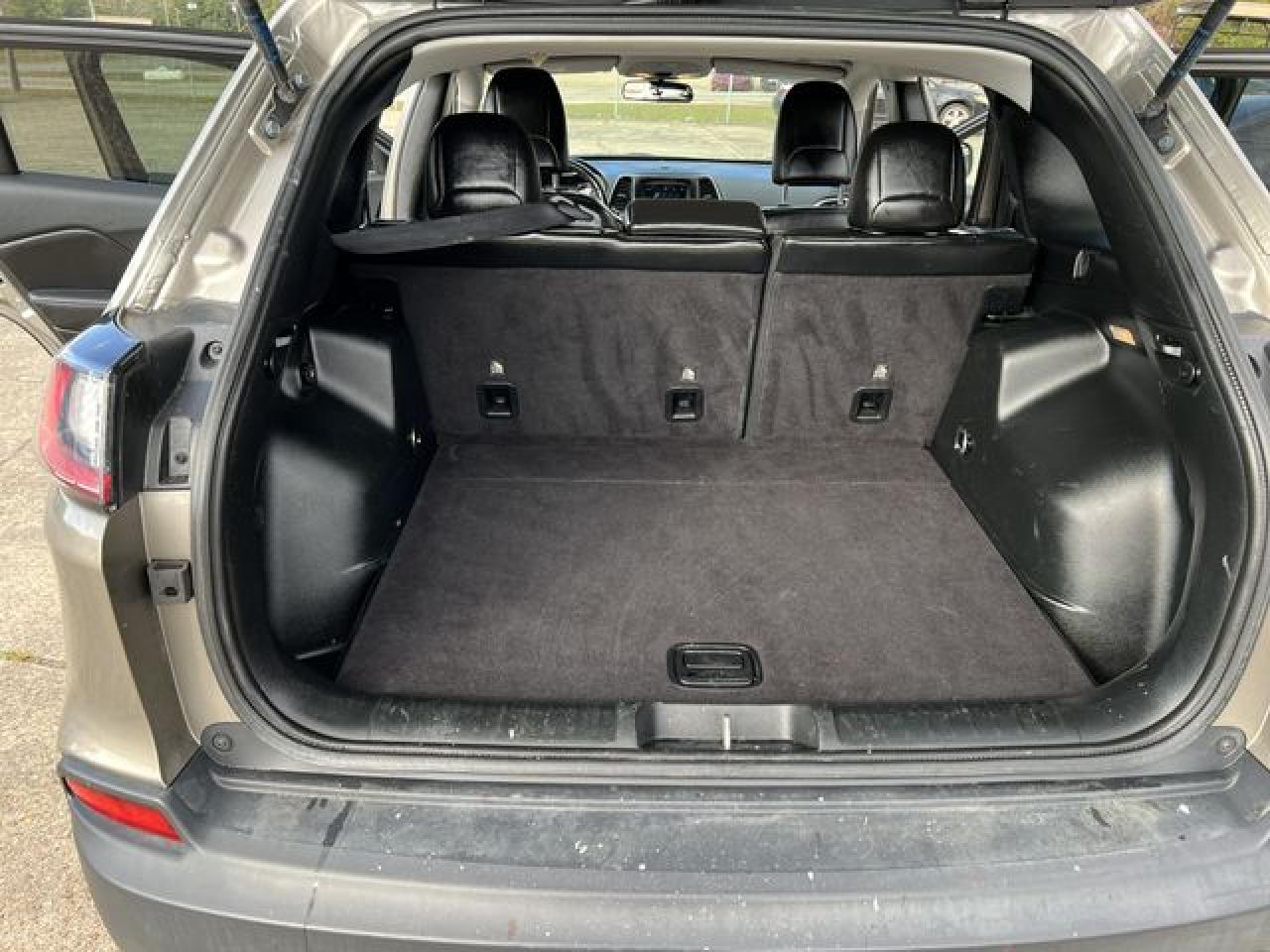 2019 Jeep Cherokee Latitude Plus VIN: 1C4PJLLB5KD206243 Lot: 64937532