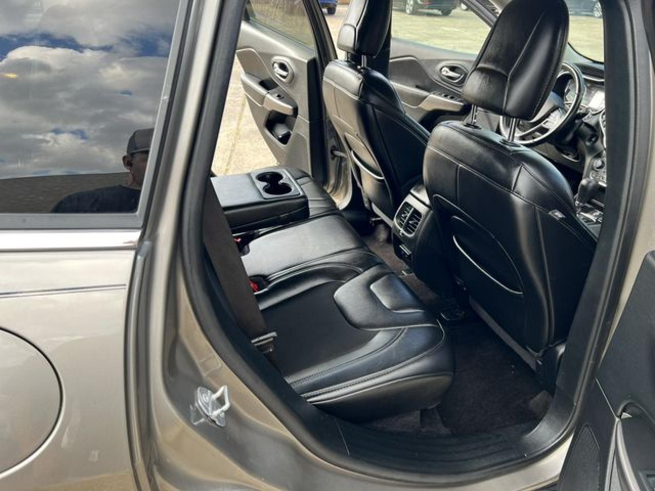 2019 Jeep Cherokee Latitude Plus VIN: 1C4PJLLB5KD206243 Lot: 64937532