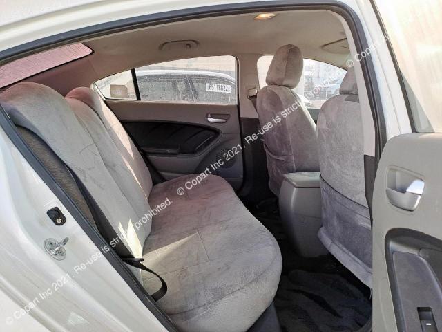 KNAFK4111F5902586 KIA Cerato