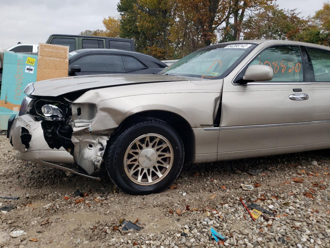 2002 Lincoln Town Car Signature VIN: 1LNHM82W02Y626560 Lot: 64288742