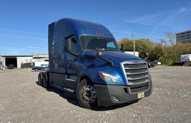 Salvage trucks for sale at Cahokia Heights, IL auction: 2019 Freightliner Cascadia 1