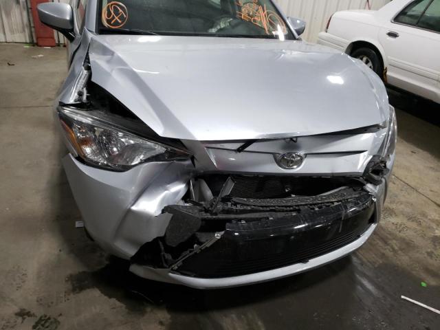  TOYOTA YARIS 2017 Сріблястий