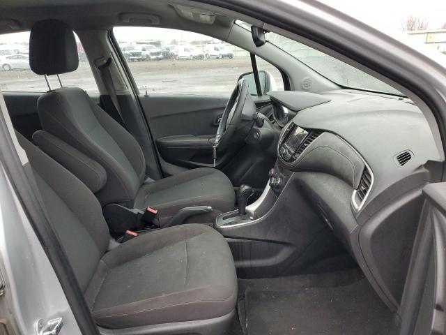 VIN: KL7CJNSB0JB721847 Auction: COPART Lot: 64558752 Location: MI - DETROIT KL7CJNSB0JB721847 CHEVROLET TRAX 2018 SILVER Photo 5