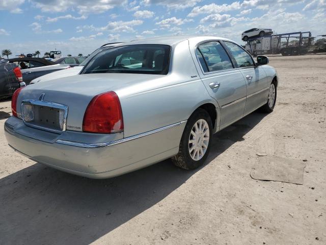 1LNHM81V47Y622463 Lincoln Town Car Signature