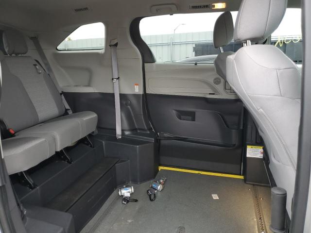 5TDKSKFC7MS031765 Toyota SIENNA LE