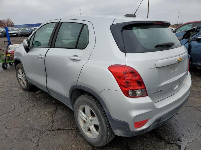 VIN: KL7CJNSB0JB721847 Auction: COPART Lot: 64558752 Location: MI - DETROIT KL7CJNSB0JB721847 CHEVROLET TRAX 2018 SILVER Photo 3