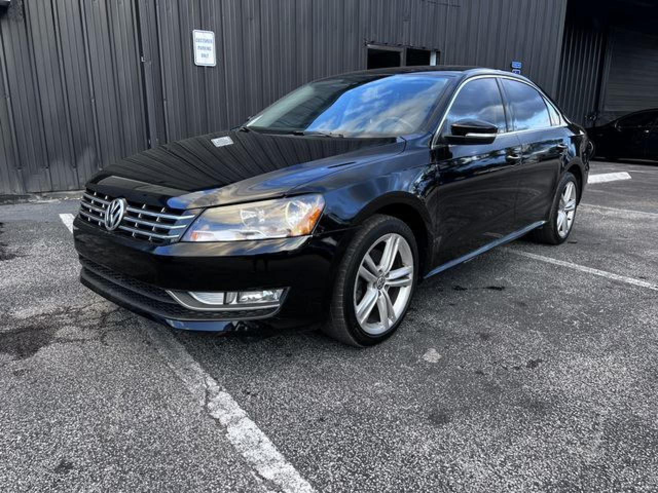 2015 Volkswagen Passat Sel VIN: 1VWCV7A35FC008972 Lot: 65655022