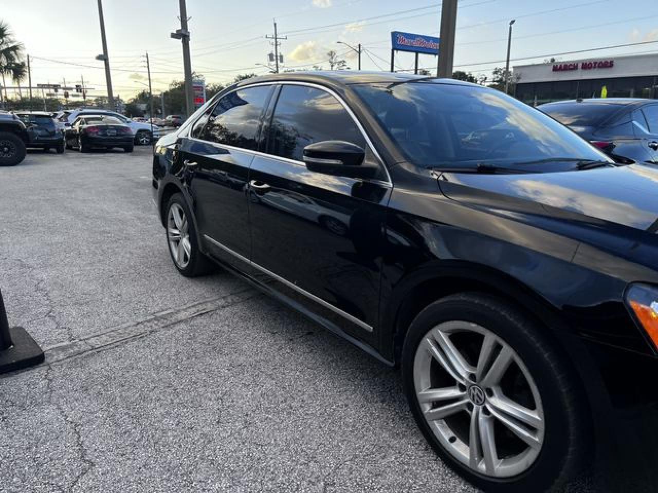 2015 Volkswagen Passat Sel VIN: 1VWCV7A35FC008972 Lot: 65655022