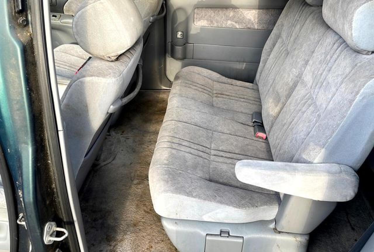 1998 Toyota Sienna Le VIN: 4T3ZF13C1WU085159 Lot: 65616142