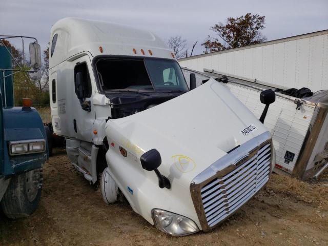 Salvage cars for sale from Copart Columbia, MO: 2016 Freightliner Cascadia 1