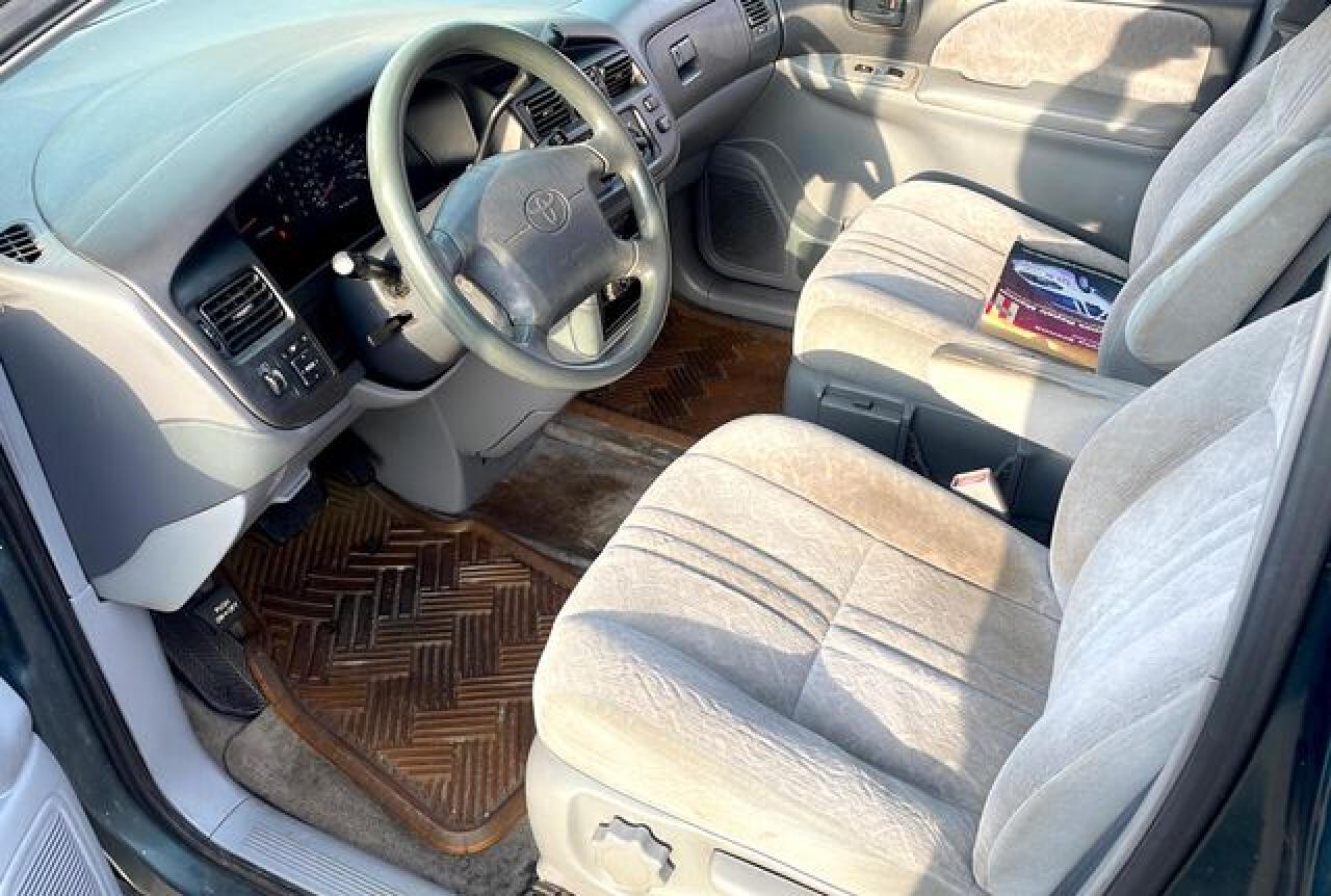 1998 Toyota Sienna Le VIN: 4T3ZF13C1WU085159 Lot: 65616142