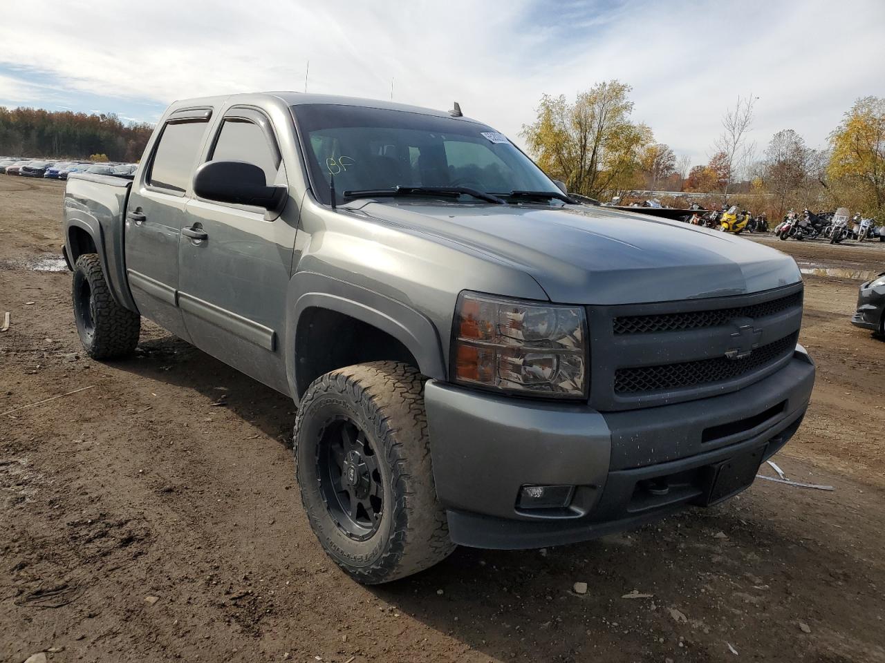 1GCPKSE3XBF156909 2011 Chevrolet Silverado K1500 Lt