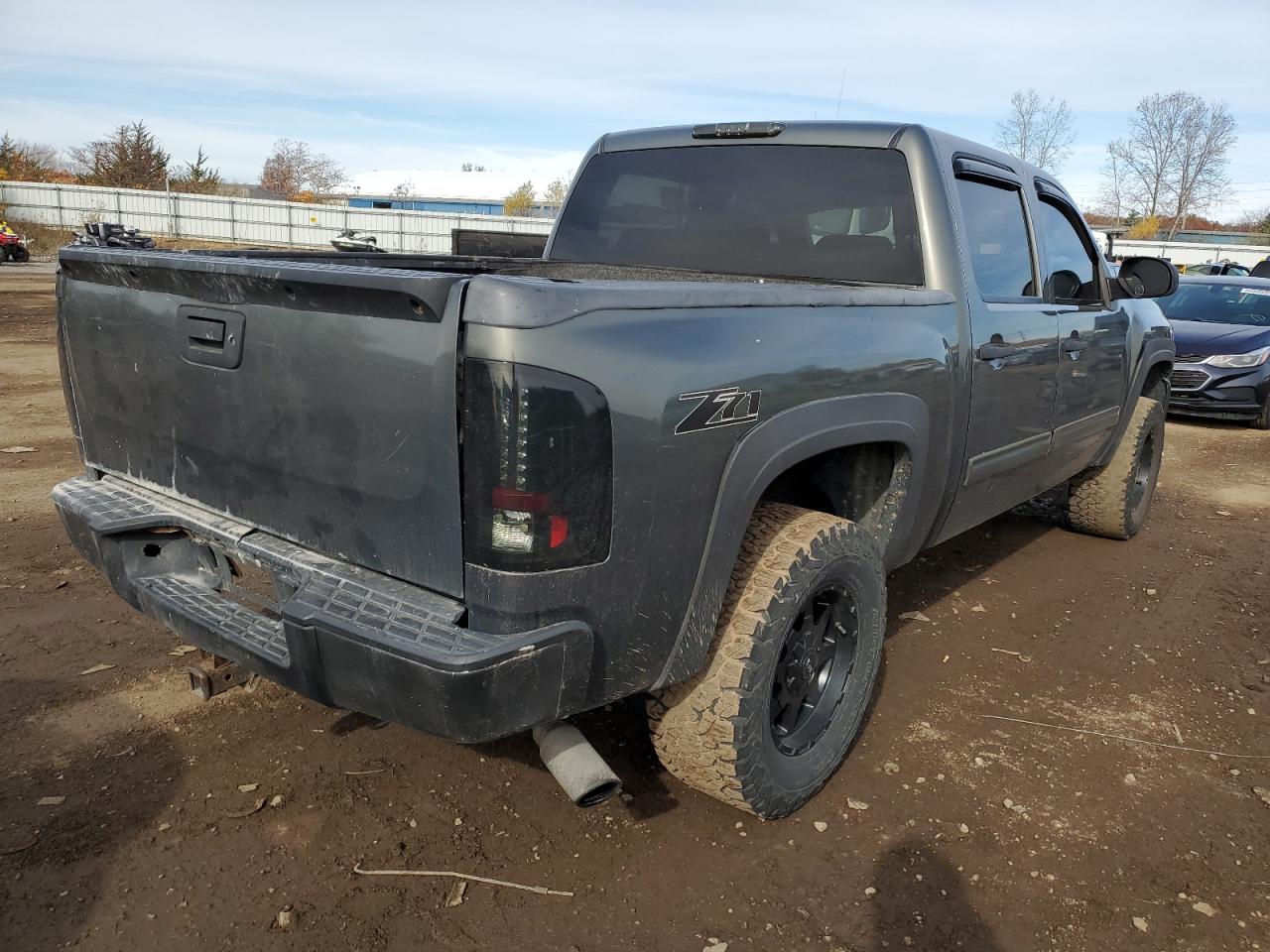 1GCPKSE3XBF156909 2011 Chevrolet Silverado K1500 Lt