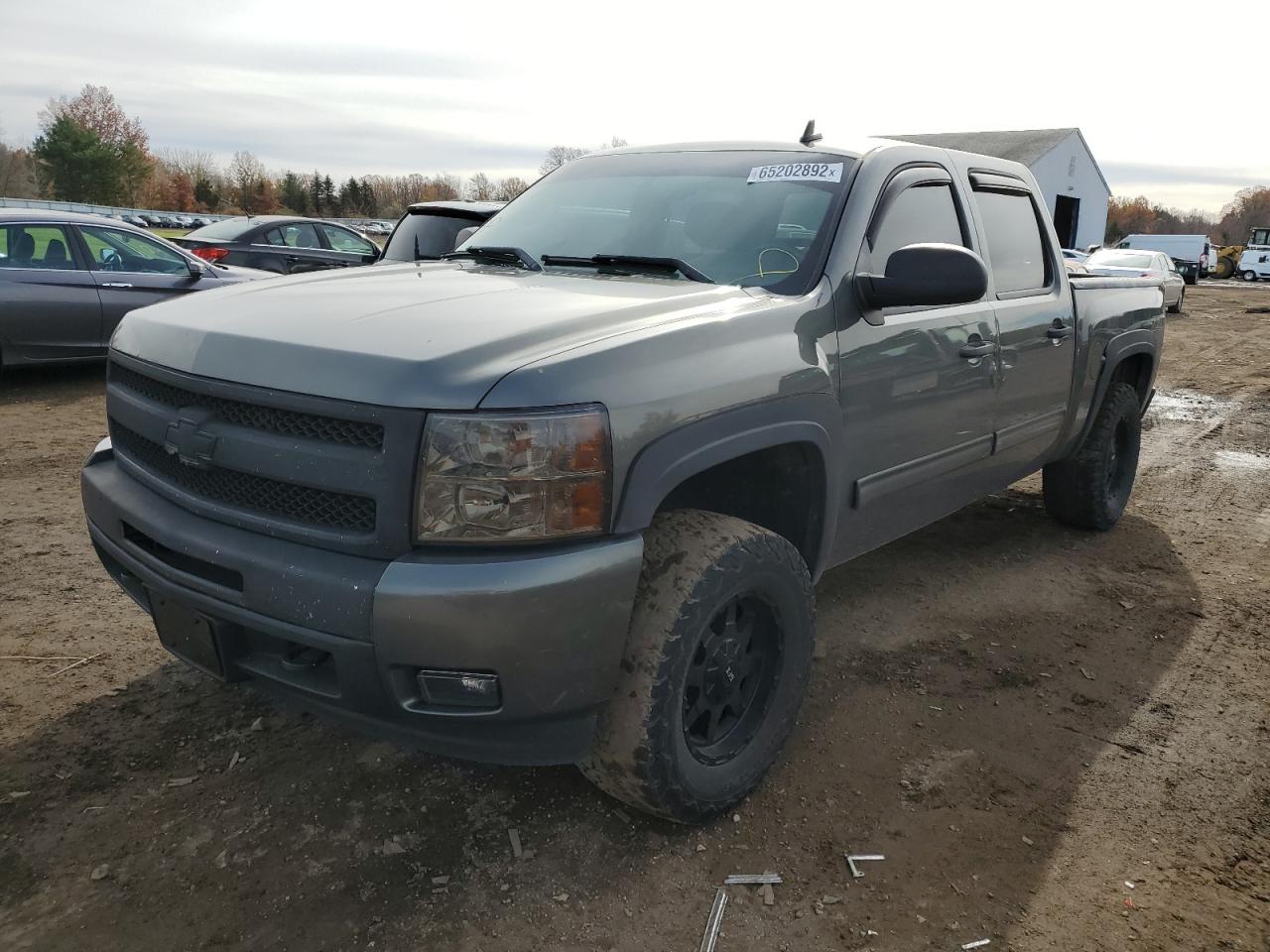 1GCPKSE3XBF156909 2011 Chevrolet Silverado K1500 Lt