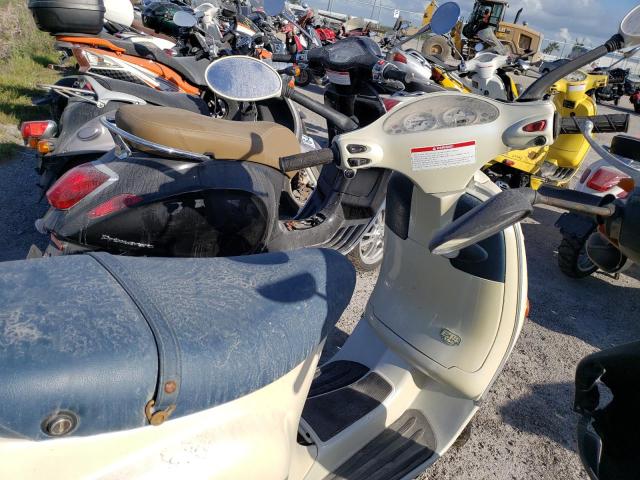 2005 VESPA SCOOTER - ZAPM198F255013353