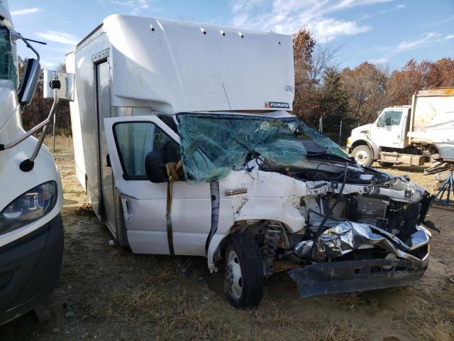 Salvage cars for sale from Copart Columbia, MO: 2022 Ford Econoline E350 Super Duty Cutaway Van