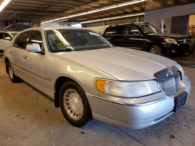 2001 Lincoln Town Car Executive