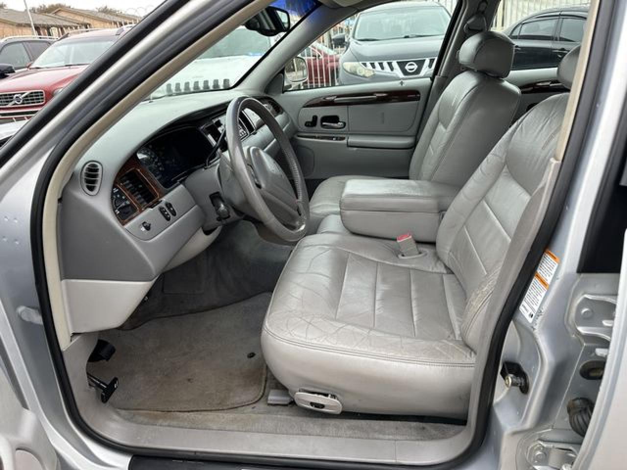 2001 Lincoln Town Car Executive VIN: 1LNHM81W51Y724922 Lot: 66546192