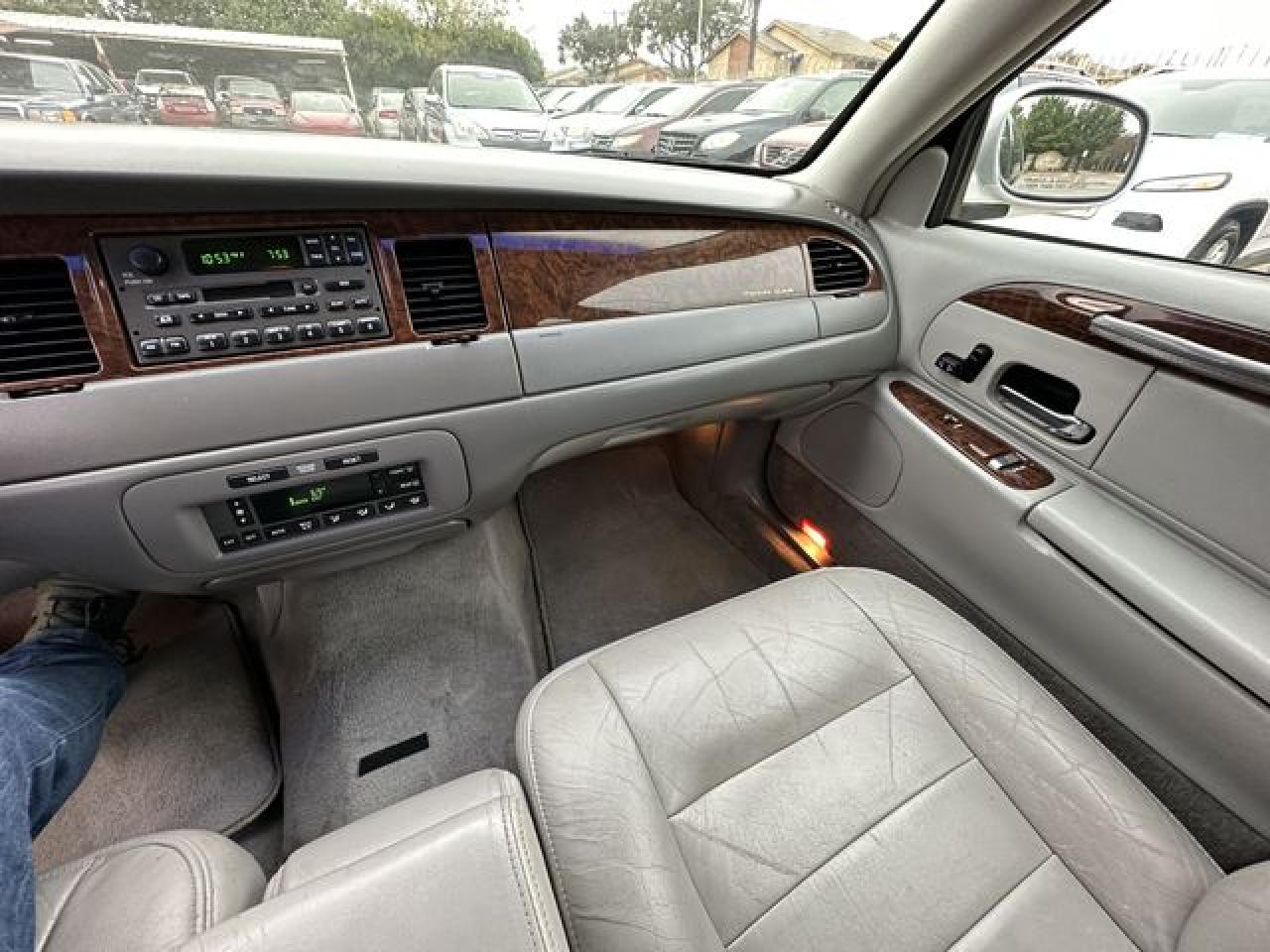 2001 Lincoln Town Car Executive VIN: 1LNHM81W51Y724922 Lot: 66546192