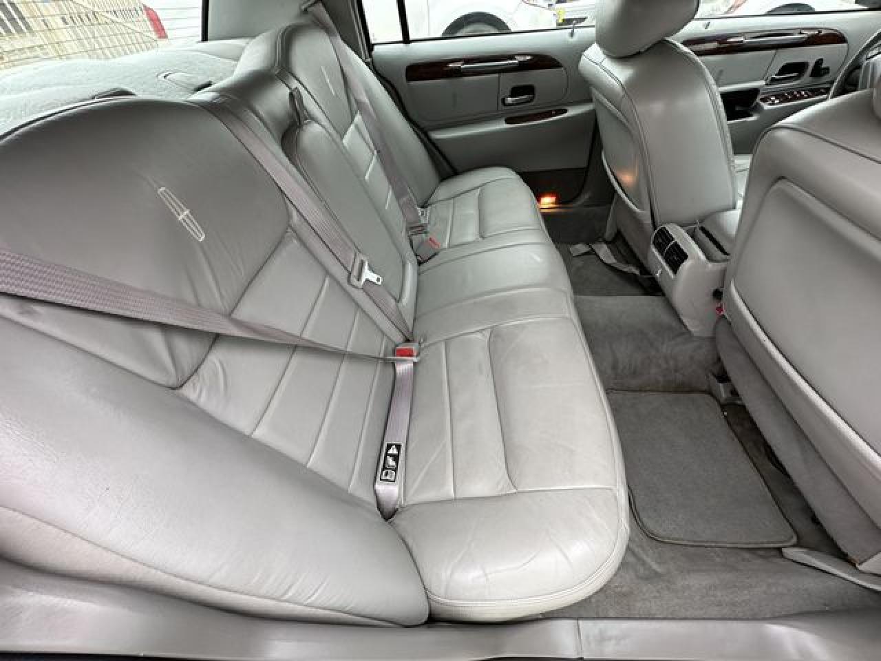 2001 Lincoln Town Car Executive VIN: 1LNHM81W51Y724922 Lot: 66546192