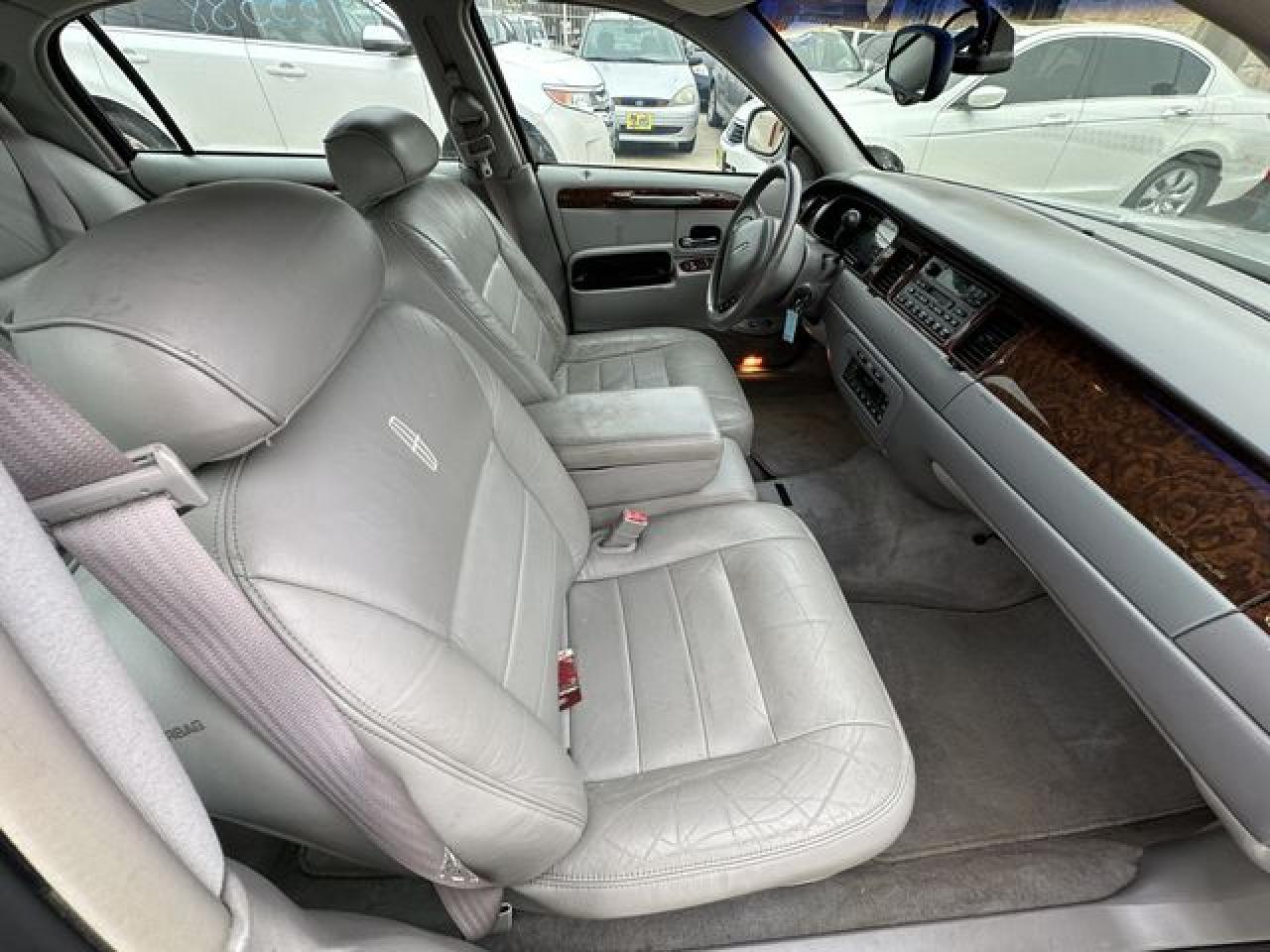 2001 Lincoln Town Car Executive VIN: 1LNHM81W51Y724922 Lot: 66546192