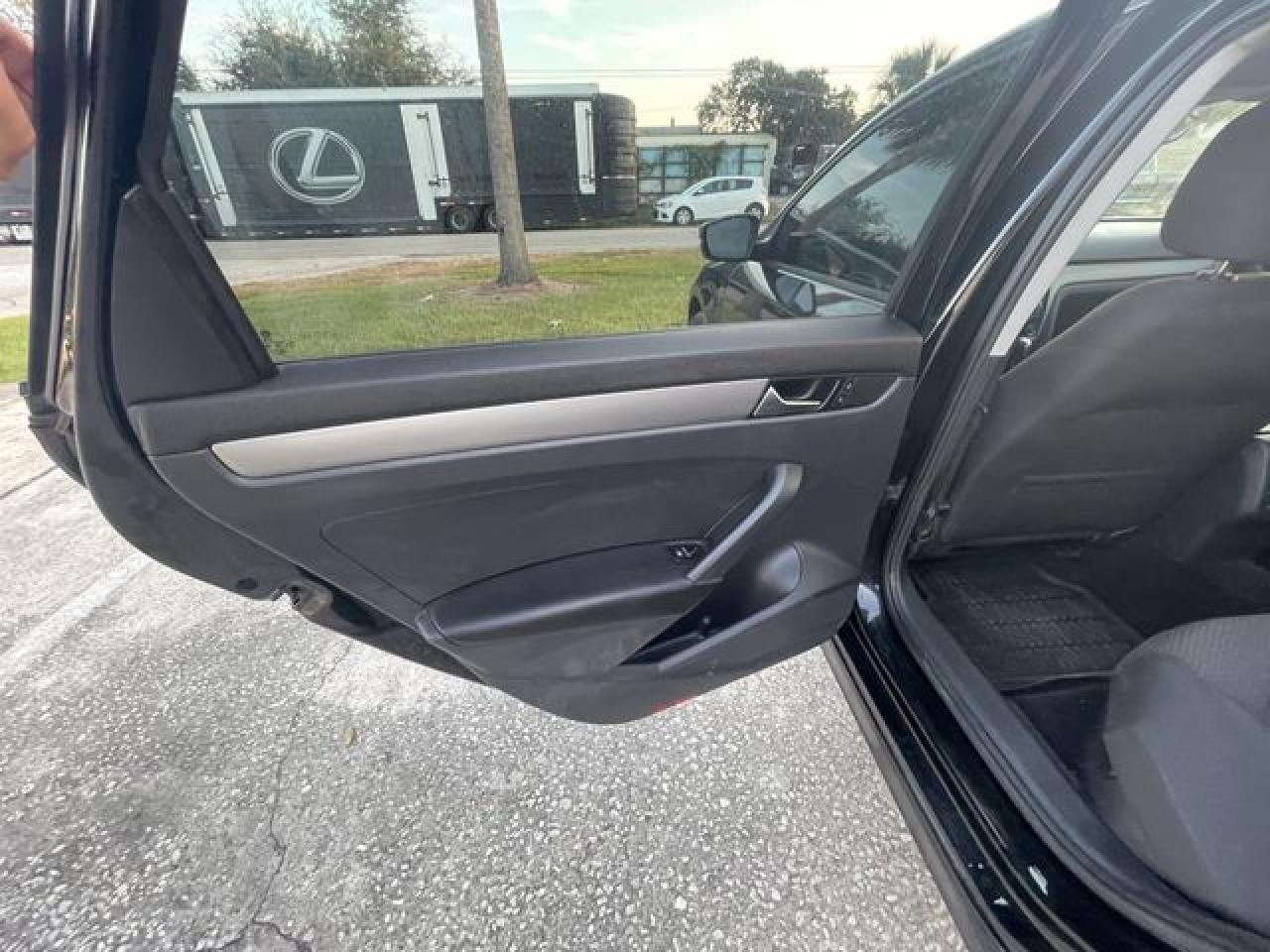 2013 Volkswagen Passat S VIN: 1VWAP7A38DC083776 Lot: 66545402