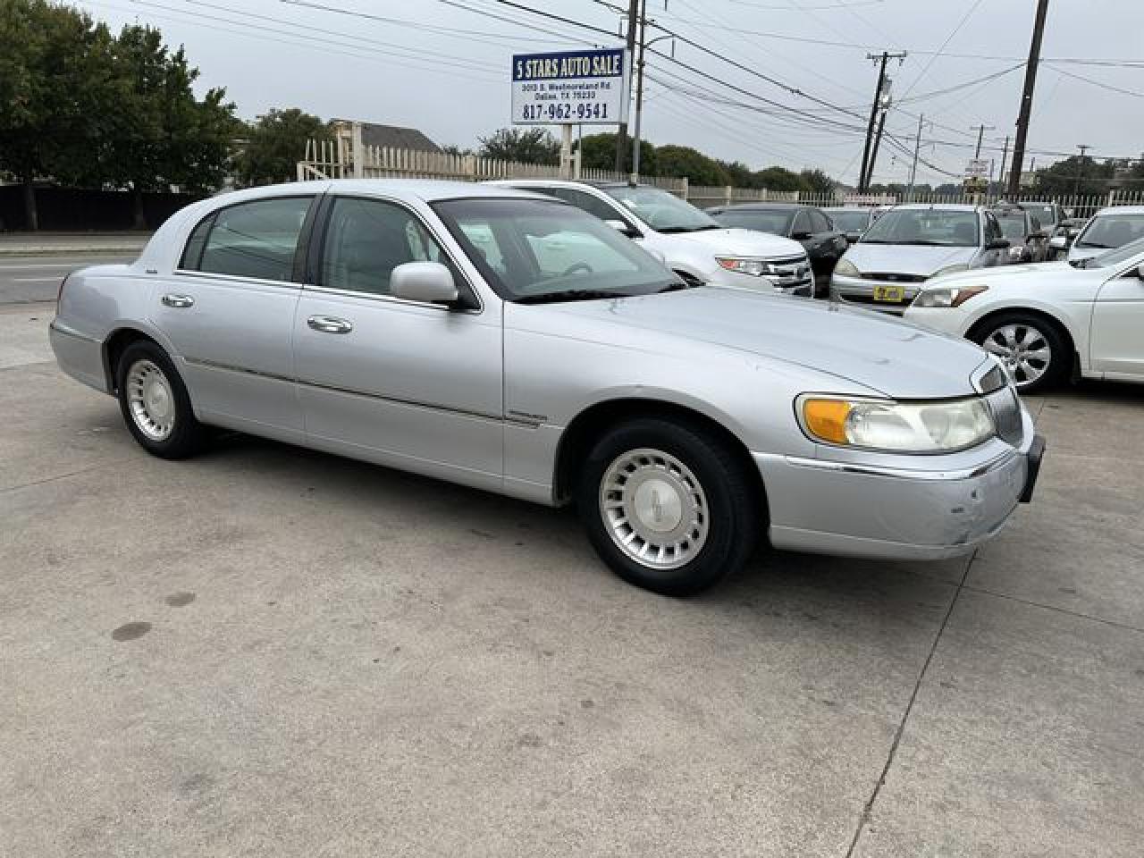 2001 Lincoln Town Car Executive VIN: 1LNHM81W51Y724922 Lot: 66546192