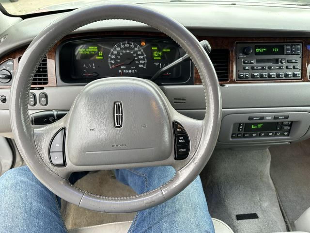 2001 Lincoln Town Car Executive VIN: 1LNHM81W51Y724922 Lot: 66546192