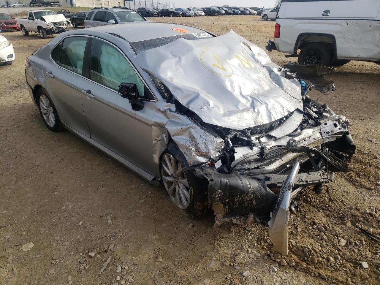 4T1B11HK9JU099666 TOYOTA CAMRY LE/X 2018