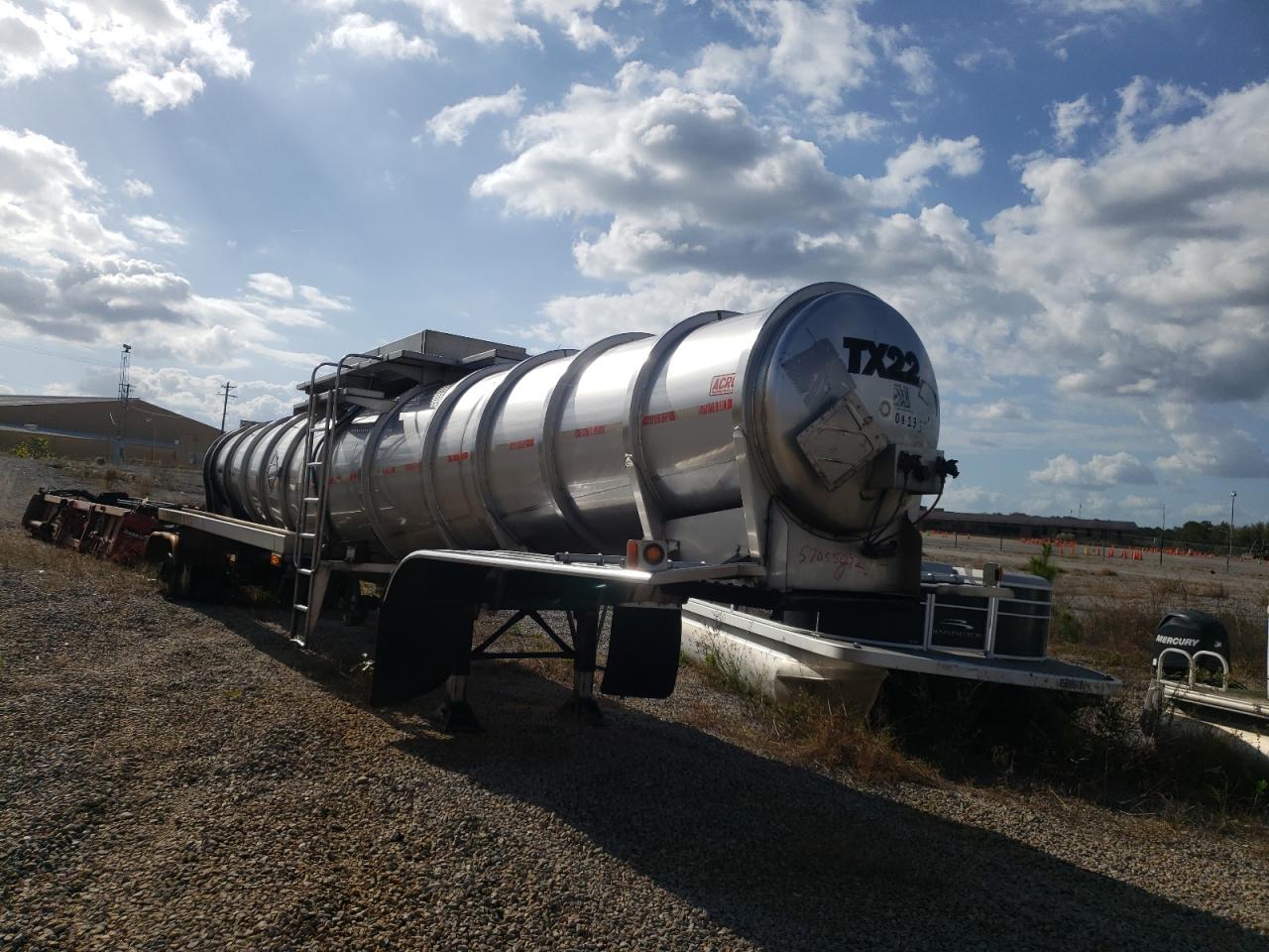 1A921CJ28J1005048 CUST TANKER TRAILER 2018