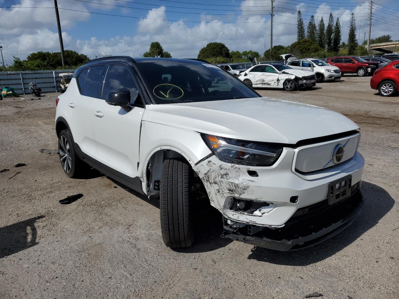 YV4ED3UR8M2528901 VOLVO XC40 RECHA 2021