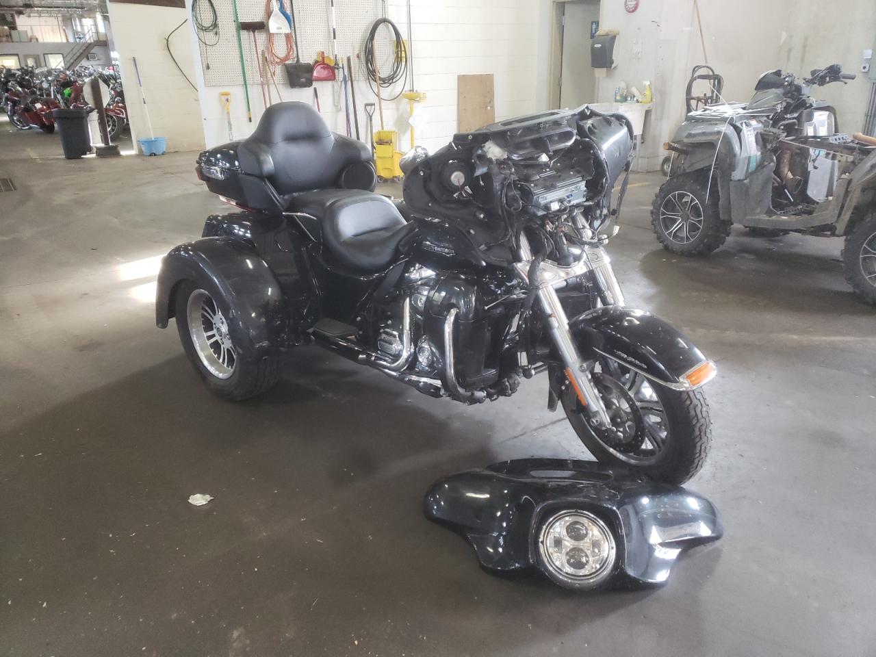1HD1MAD13JB852042 HARLEY-DAVIDSON FLHTCUTG T 2018