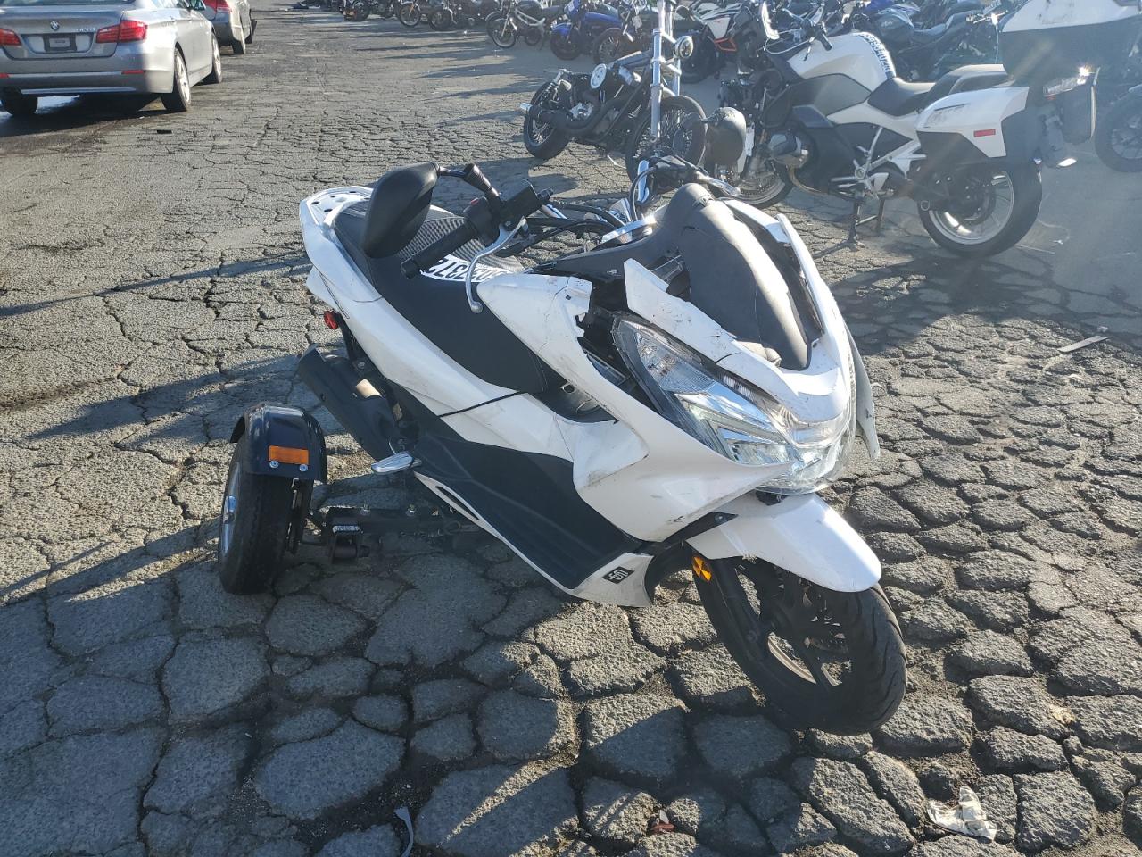 RLHKF1801HY200450 HONDA PCX 150 2017