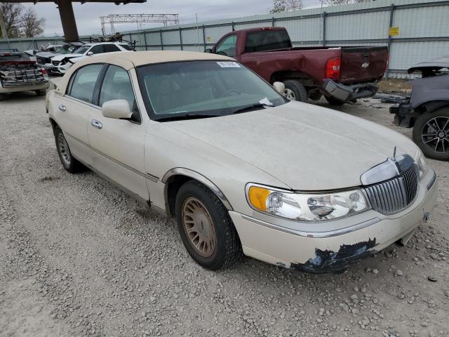 Salvage cars for sale from Copart Wichita, KS: 2002 Lincoln Town Car C