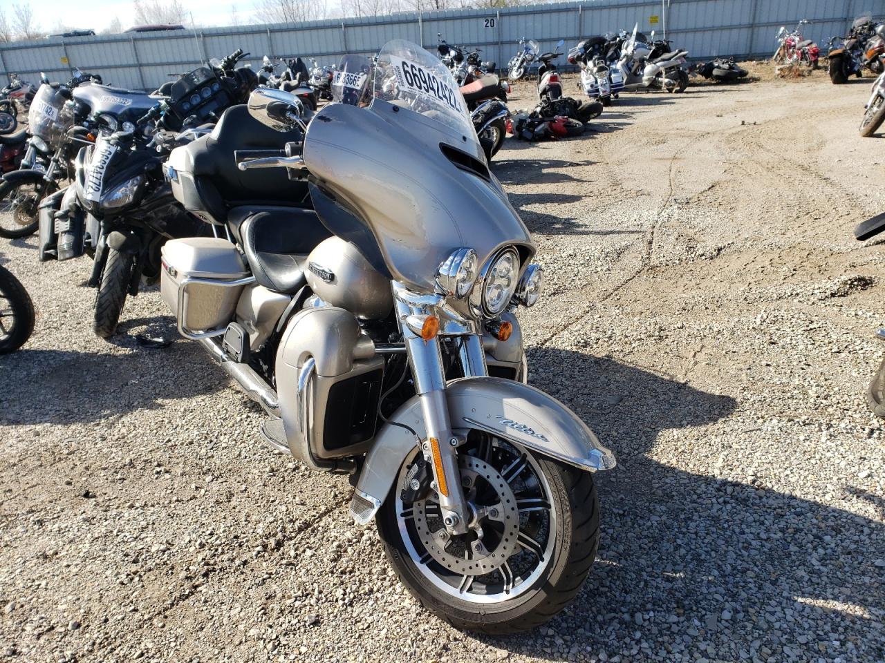 1HD1FCC1XJB669230 HARLEY-DAVIDSON FLHTCU ULT 2018