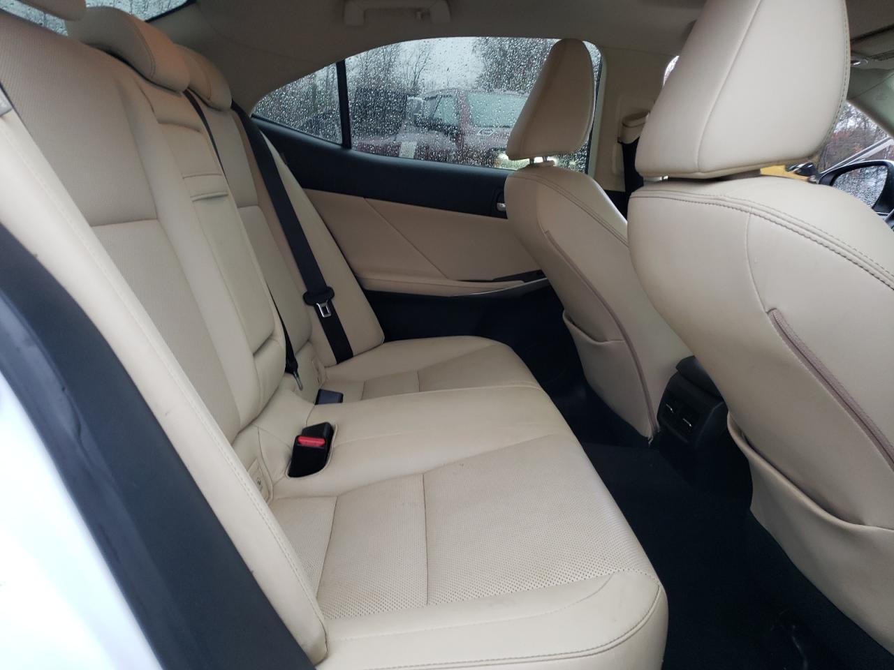 2015 Lexus IS - Image 6