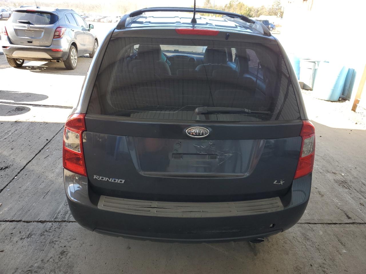 KNAFG525377090612 2007 Kia Rondo Base