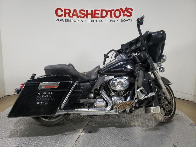 Salvage motorcycles for sale at Dallas, TX auction: 2013 Harley-Davidson Flhtcu ULT