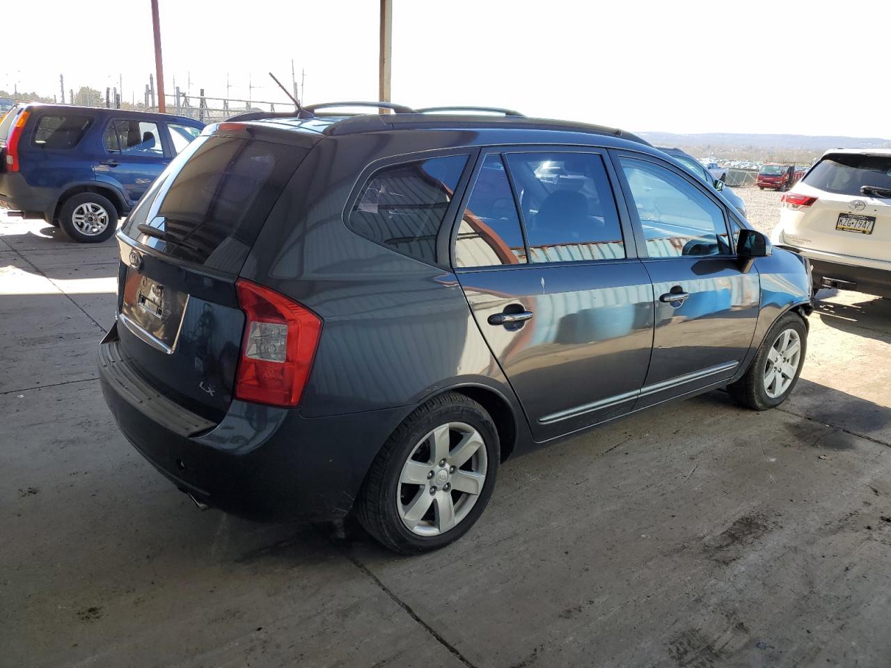 KNAFG525377090612 2007 Kia Rondo Base