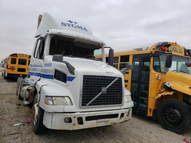 Salvage cars for sale from Copart Cicero, IN: 2016 Volvo VN VNM