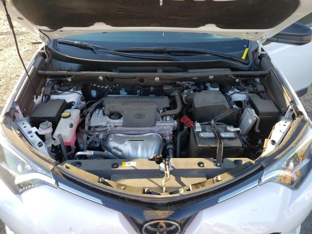 2T3BFREV7JW855212 Toyota RAV4 LE