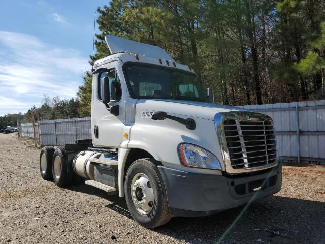 Salvage trucks for sale at Sandston, VA auction: 2014 Freightliner Cascadia 1