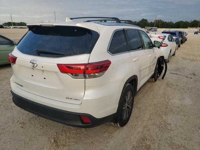 VIN 5TDJZRFH9KS705990 2019 Toyota Highlander, SE no.3