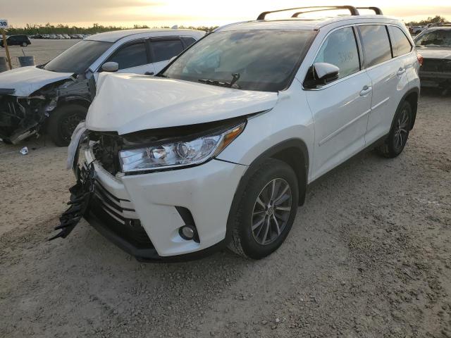 VIN 5TDJZRFH9KS705990 2019 Toyota Highlander, SE no.1